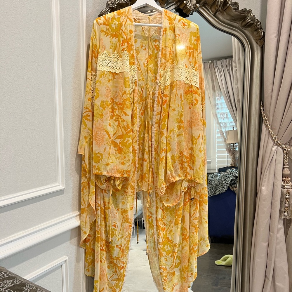 FREE PEOPLE …LOST IN LOVE BALLON SLEEVE CHIFFON KIMONO HONEY COMB size M-l
